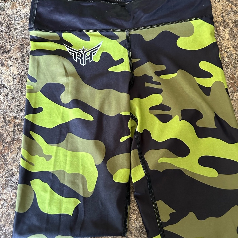 Ripped angel camo tights . Great stretch and has drawstring at waist.full length